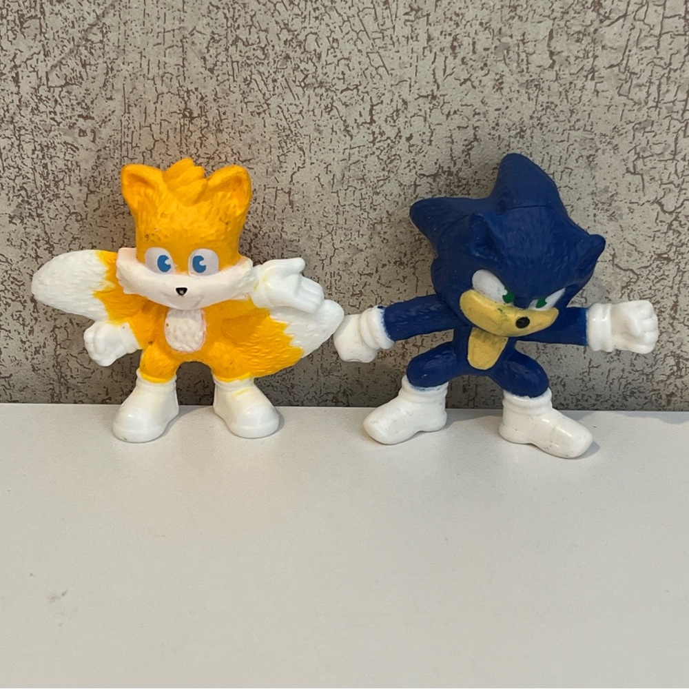 Sonic Hedgehog and Miles Tails Power Mini Plastic Molded Figures 2” Set of 2
